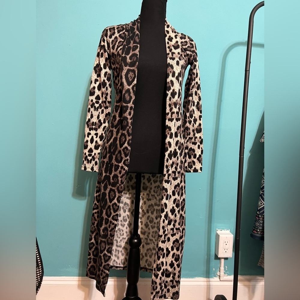 #10 Cheetah print throw over - Picture 2 of 5